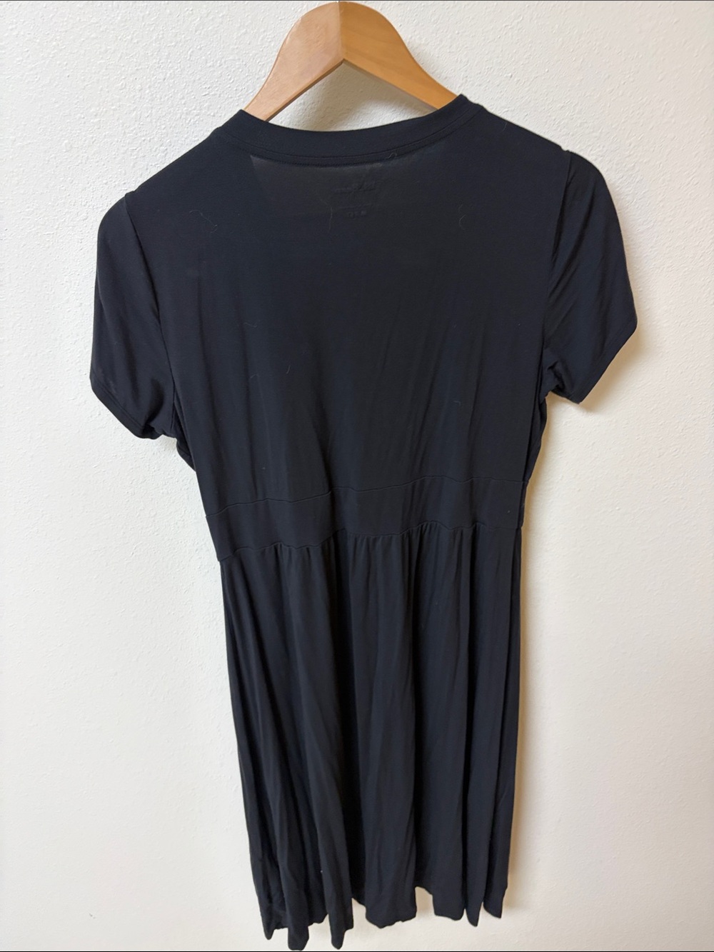 L.L.Bean Women's Black Wrap-Style Short Sleeve Dress women’s size M PET - Picture 3 of 3
